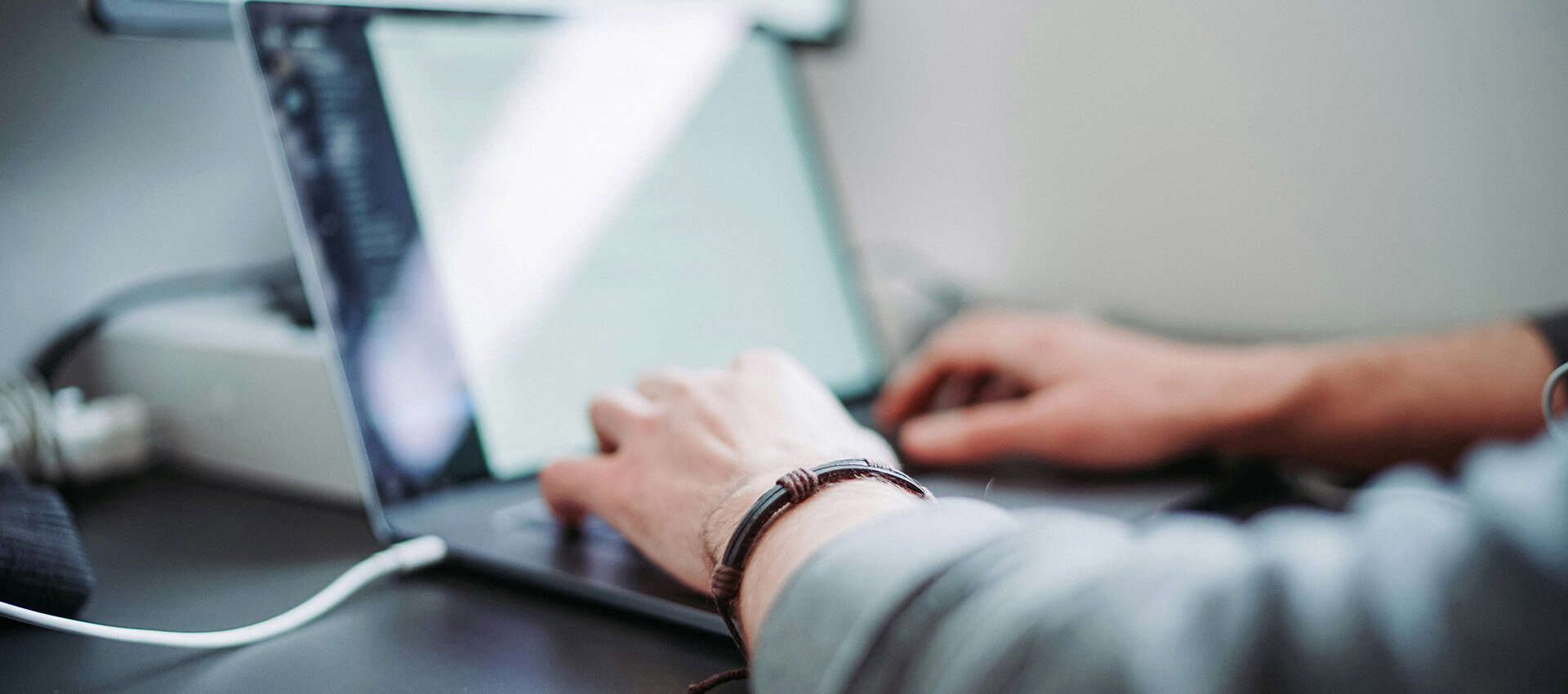 cybersecurity-desk